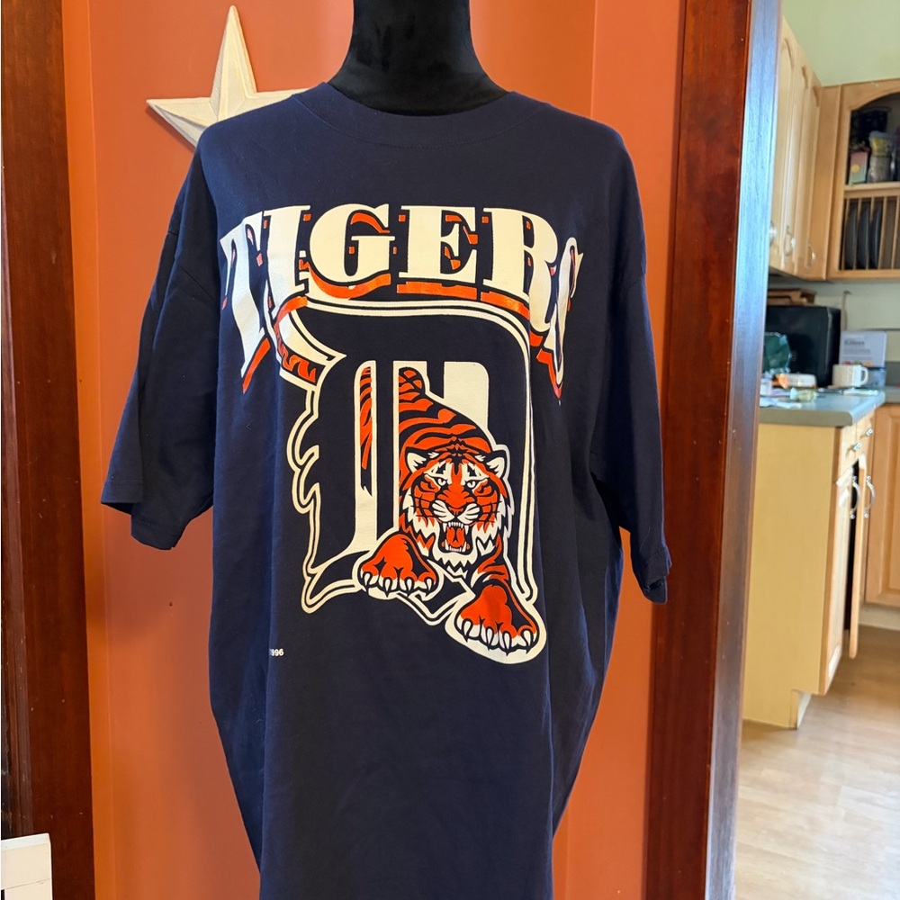 NWT-Vintage 90’s Detroit Tigers Navy Graphic Tee - Men's Short Sleeve Shirt